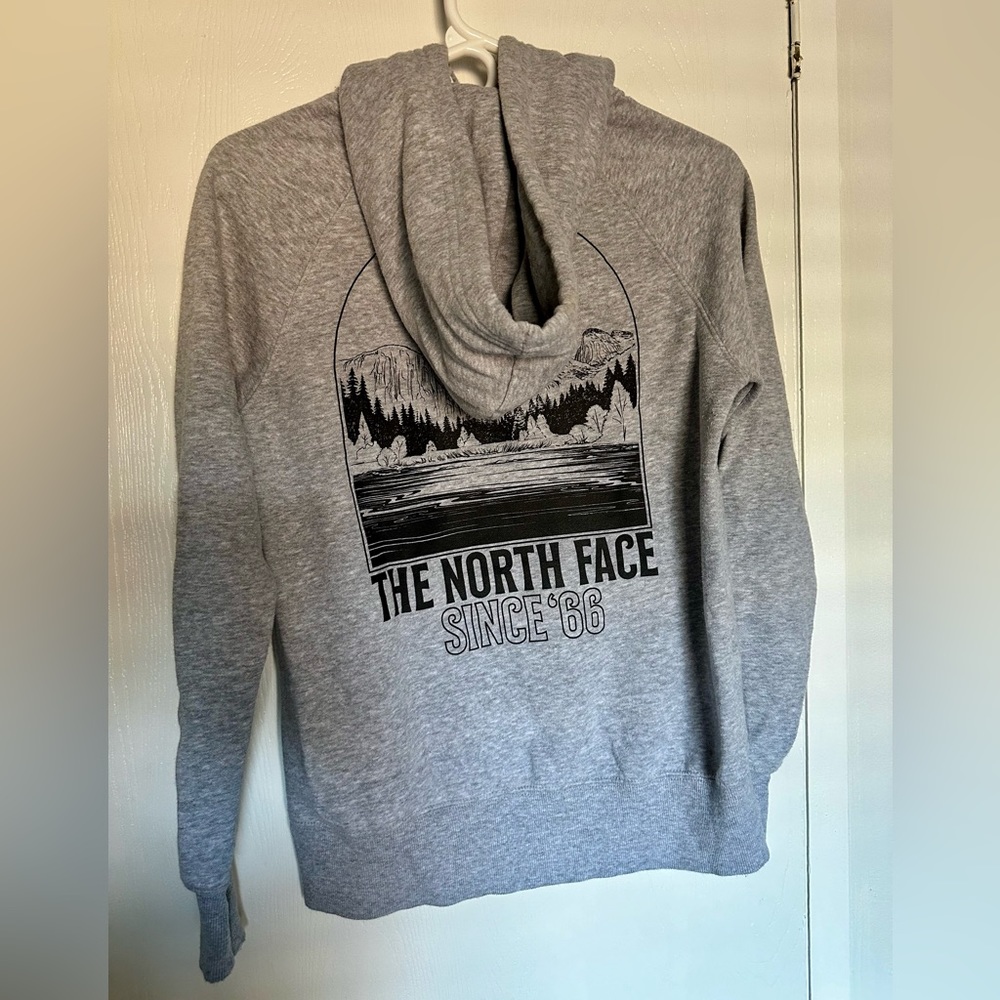 The North Face women’s XS hoodie